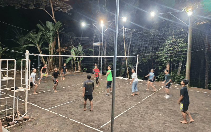 Semarak Latihan Bola Voli Malam Hari di Lapangan Ivong, Padukuhan Ngroto
